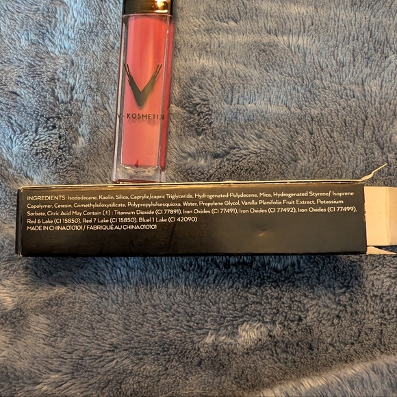 V Kosmetik Liquid Velvet Lipstick in Bubbly 0.21oz 6g - Picture 3 of 6